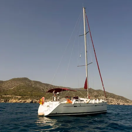 보트호텔 Alojamiento En Sitges, Con Opcion A Tour De Navegacion 시체스